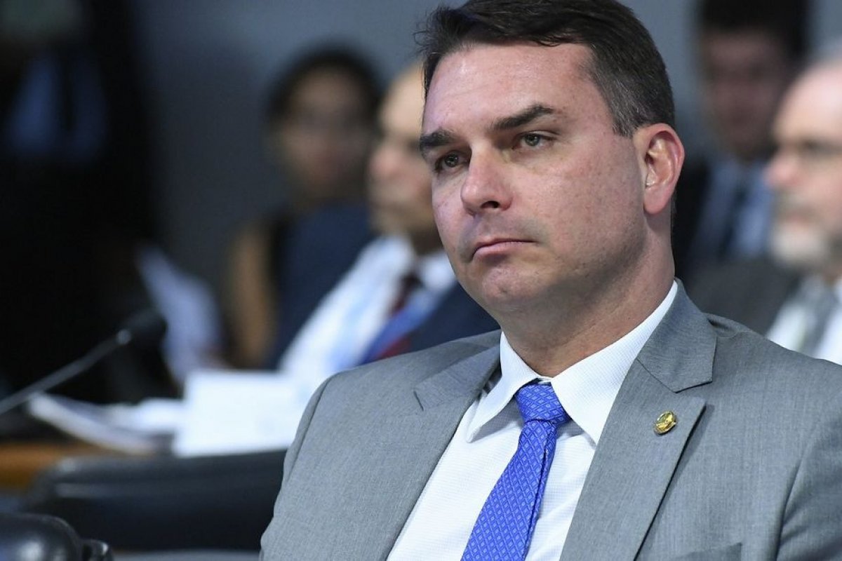 MP do Rio recorre contra suspensão de julgamento sobre foro de Flávio Bolsonaro