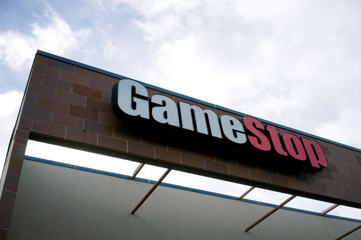 GameStop, AMC e prata registram queda com redução de negociações