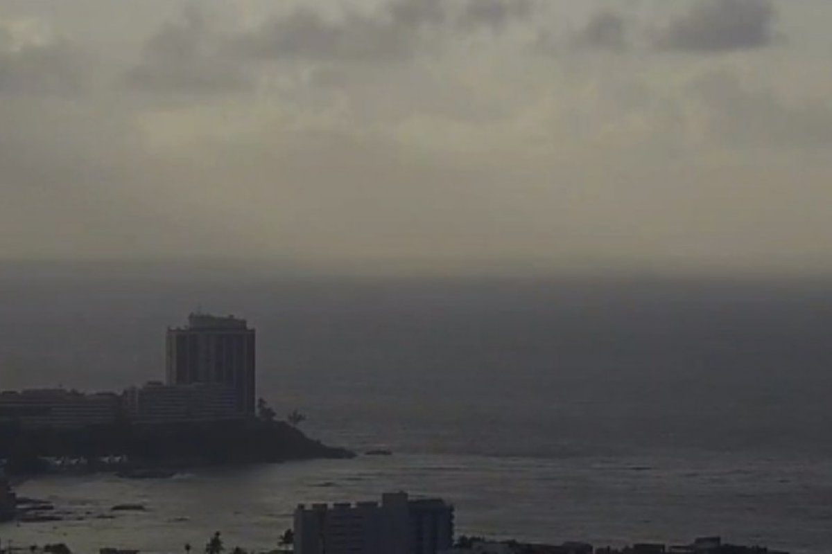 Salvador amanhece com tempo nublado e pancadas de chuva