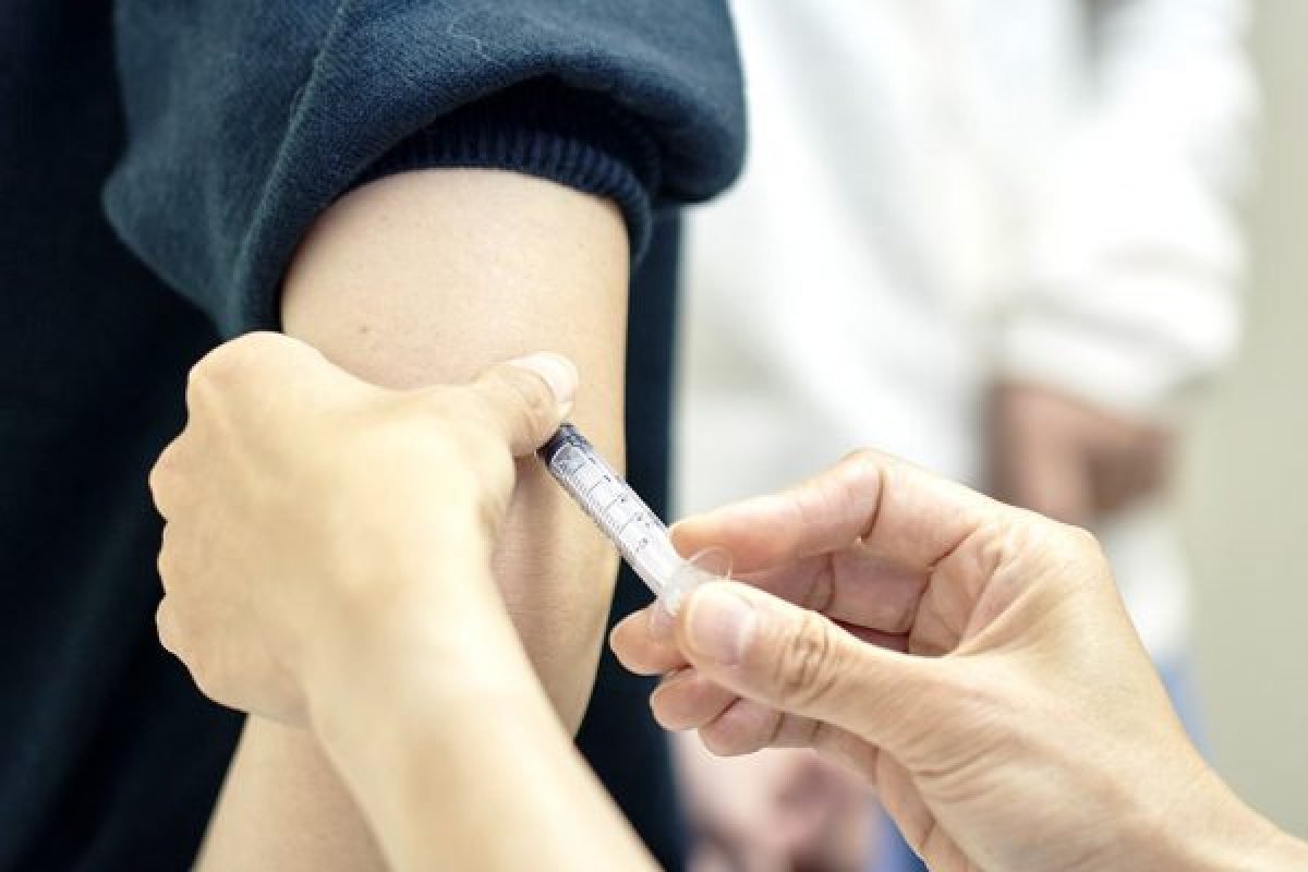 Estudo preliminar revela que vacina de Oxford reduz transmissão do coronavírus em 67%