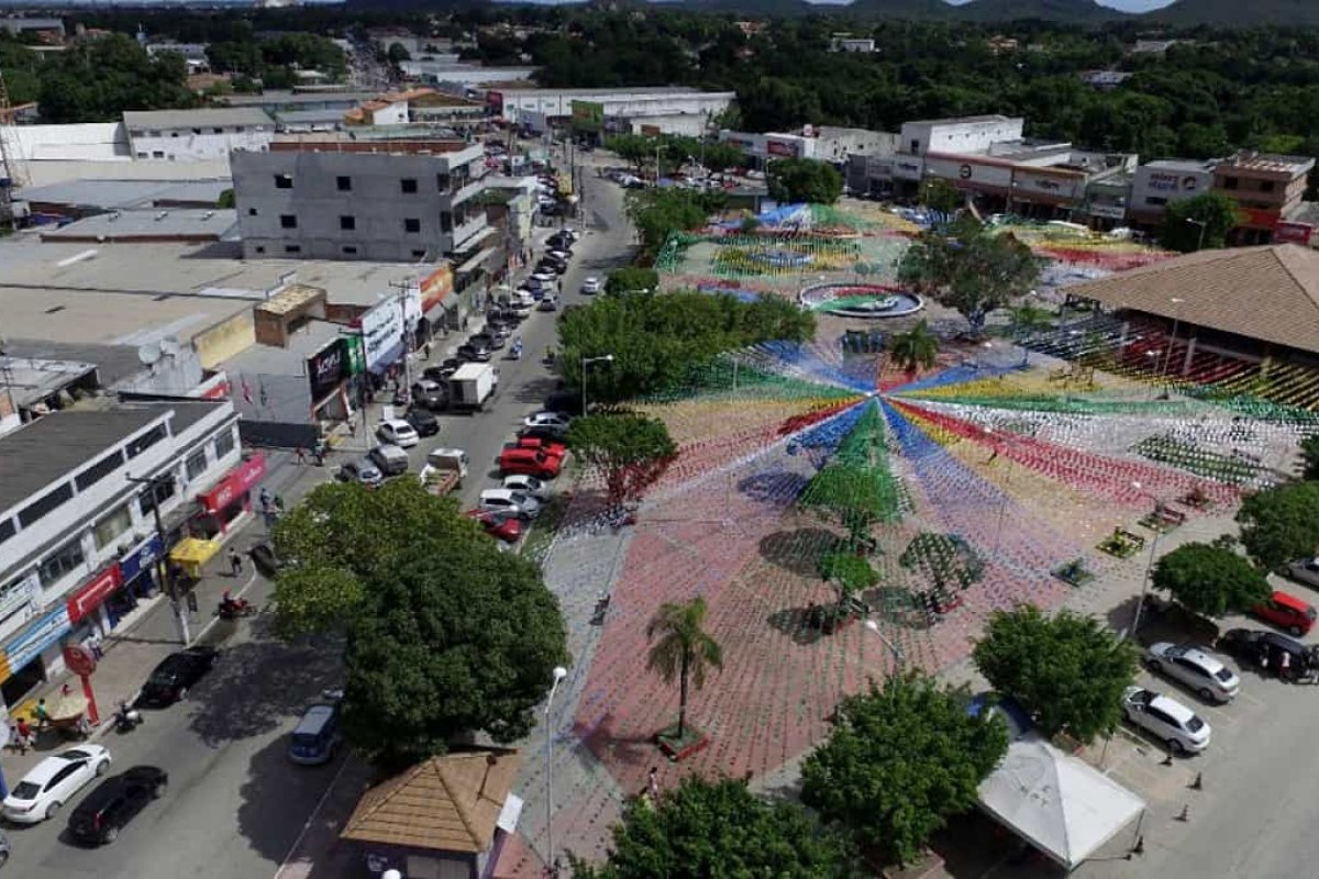 Suspeitos ateiam fogo em corpo de morador de rua em Dias D’Ávila