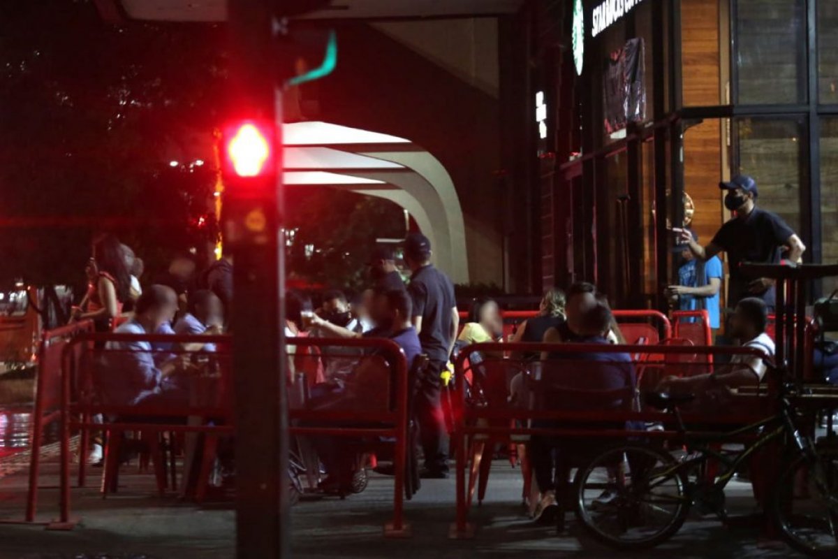 Com queda no número de internações, São Paulo anuncia revisão nas medidas de restrição