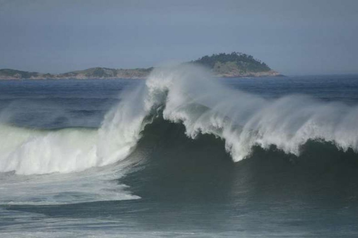 Em Salvador, marinha emite alerta de mau tempo