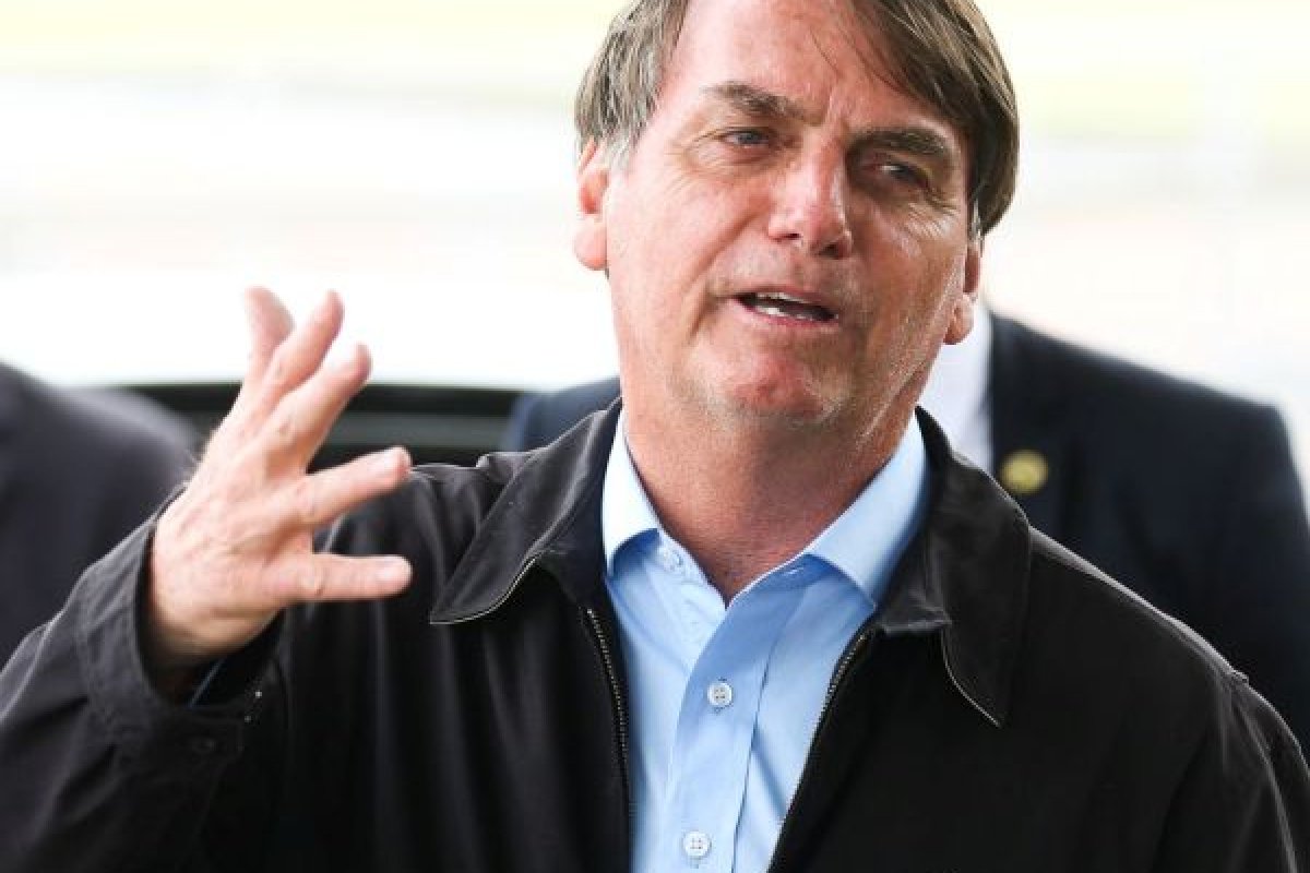 Bolsonaro chega a 69 pedidos de impeachment e bate recorde de Dilma Rousseff