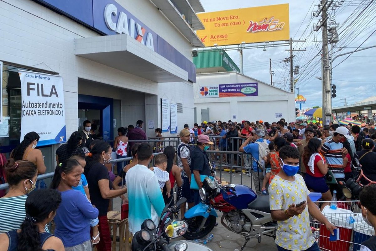 Justiça determina que Governo Federal prorrogue auxílio emergencial de R$ 300 no Amazonas