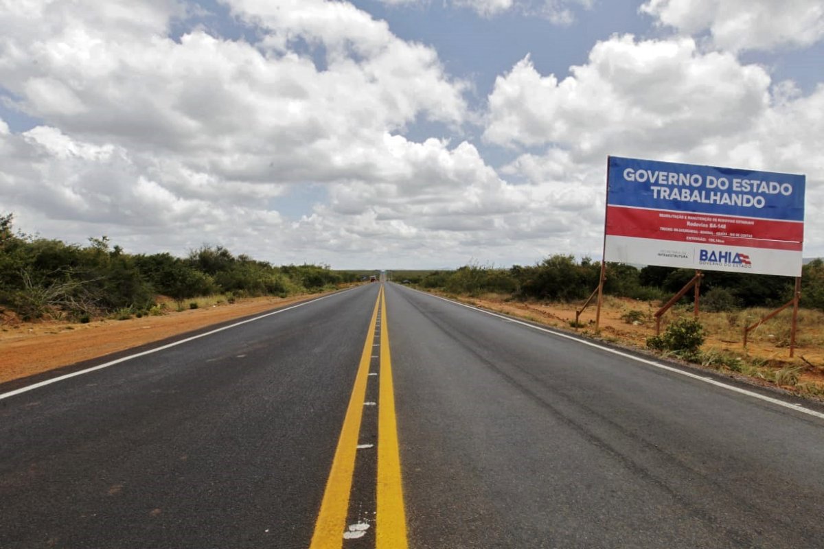 Rui entrega recuperação estrada da BA-148, em Boninal