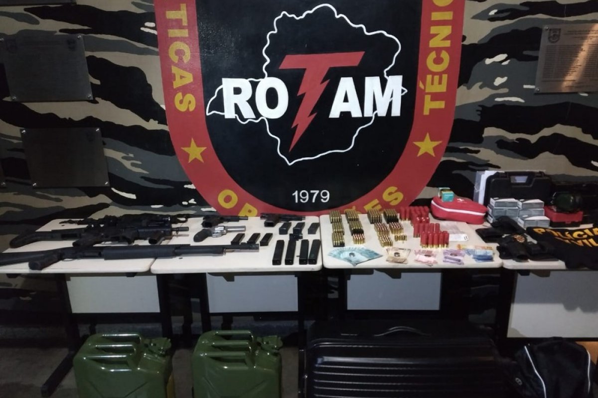 Com carro carregado de armas, homem tenta matar ex-namorada e depois se suicida