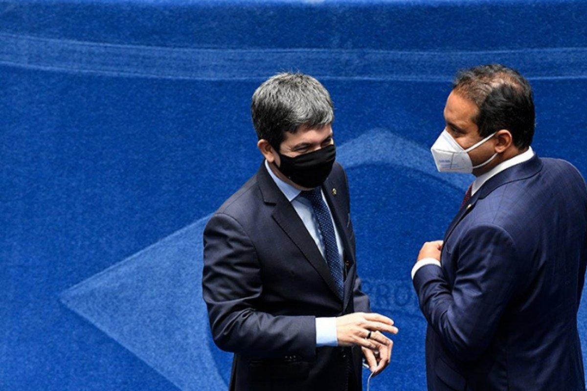 Vídeo: Randolfe protocola requerimento para instalação da CPI da Covid