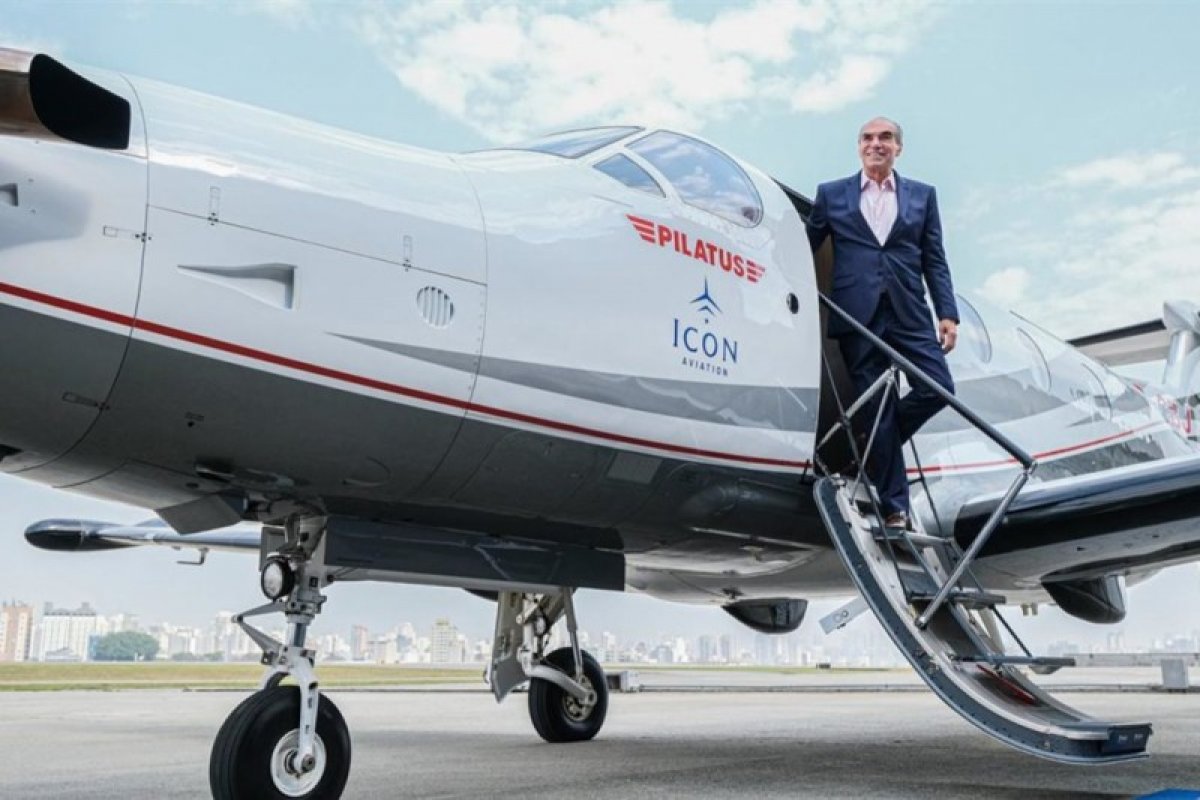 Ex-presidente das Casas Bahia vende Icon Táxi Aéreo incluindo aviões