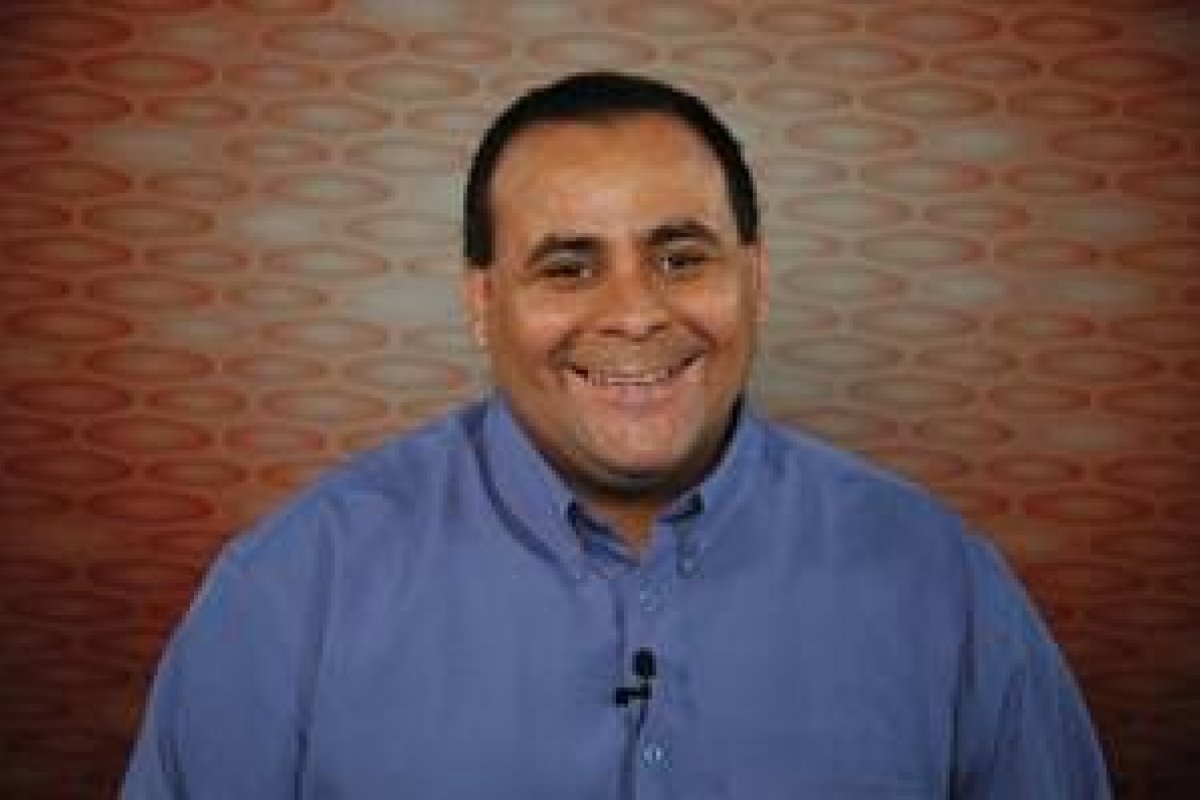 Formado em jornalismo, ex-BBB perde emprego na pandemia e volta a trabalhar em Supermercado