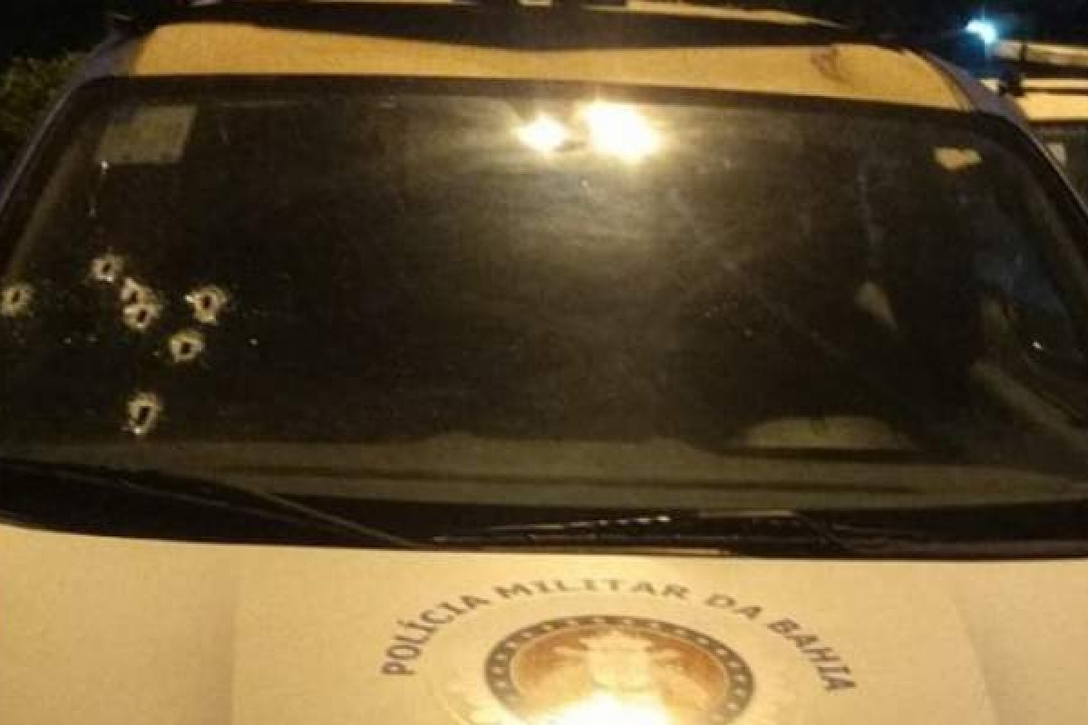 Viatura da PM é alvo de tiros no bairro de Santa Cruz, em Salvador