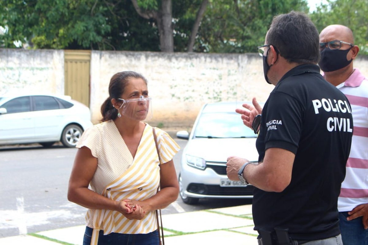 Dupla tenta matar vereadora durante caminhada, mas arma falha