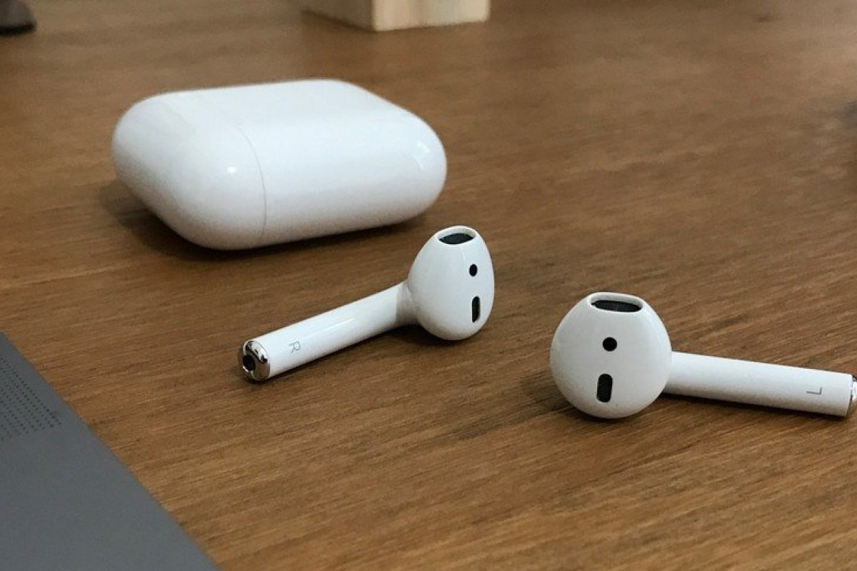 Homem dorme ouvindo música e engole AirPods em Massachusetts, nos Estados Unidos