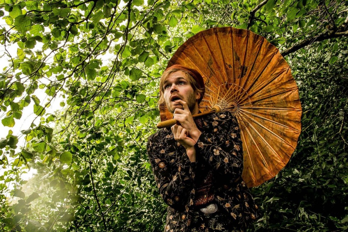 Sturle Dagsland cativa com diferentes vocalizações e ambientações no disco de estreia