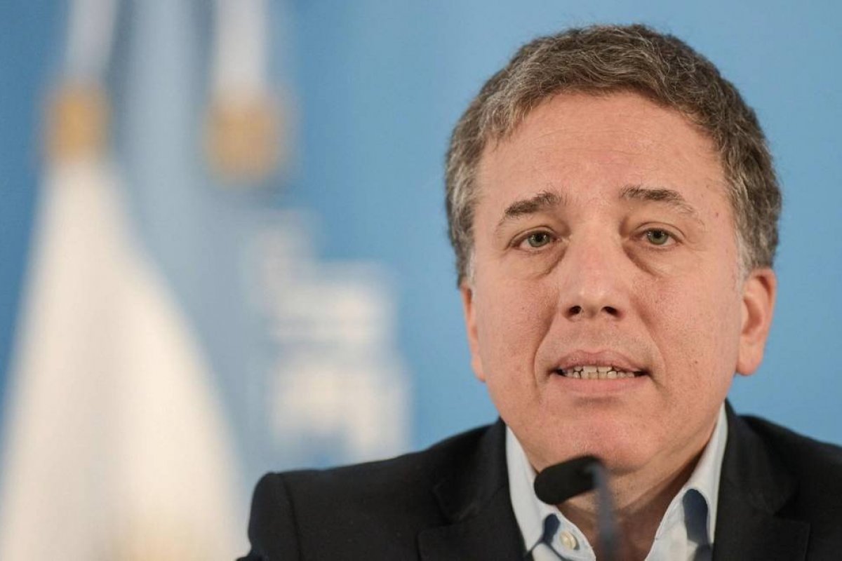 Em meio a crise, Ministro da Fazenda da Argentina entrega cargo