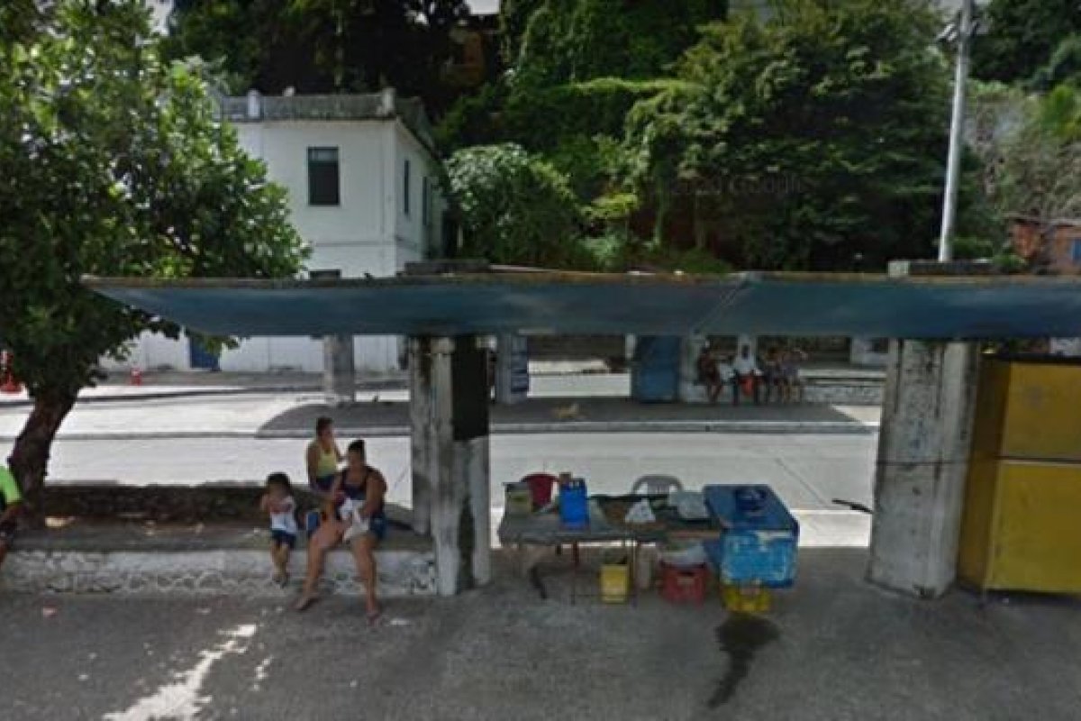 Pontos de táxi e ônibus na Barroquinha serão realocados nesta segunda