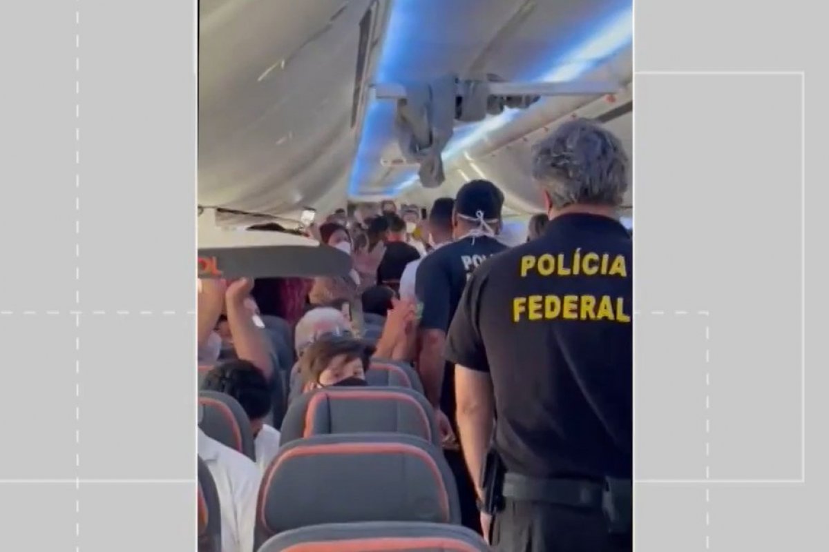 Avião da Gol volta para Salvador porque passageiro se recusava a usar máscara