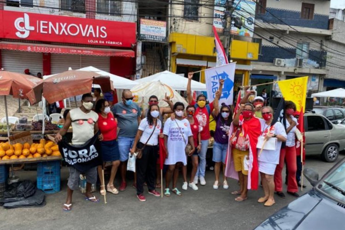 Partidos realizam ato em Salvador por retorno do auxílio emergencial