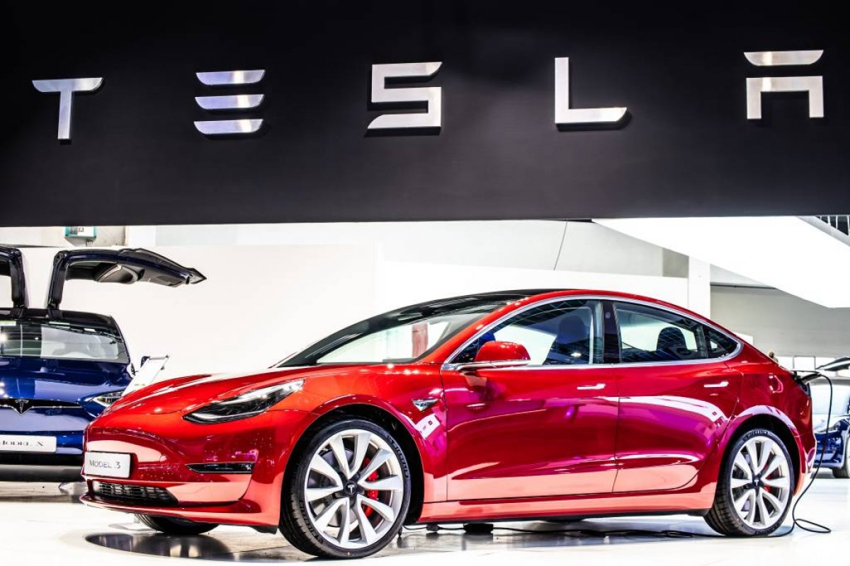 Tesla anuncia compra US$ 1,5 bi em bitcoin