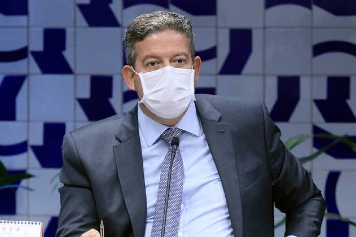 Lira e Guedes discutem novo beneficio para afetados pela pandemia nesta segunda-feira (8)