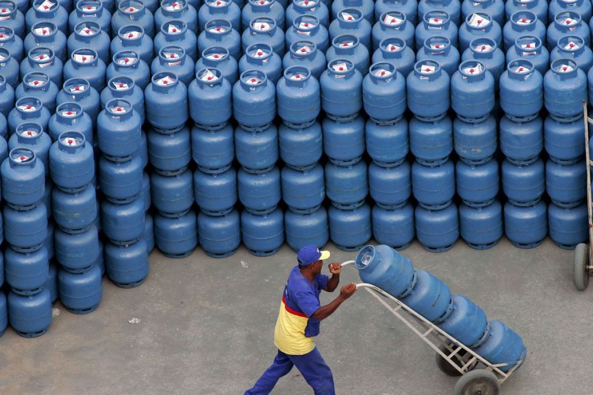 Petrobras aumenta preços do diesel, gasolina e gás de cozinha