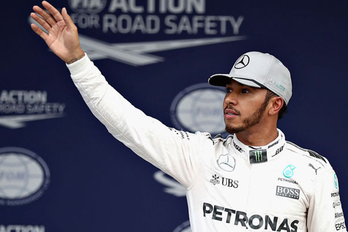 Lewis Hamilton fecha acordo com a Mercedes para temporada de 2021 na F1