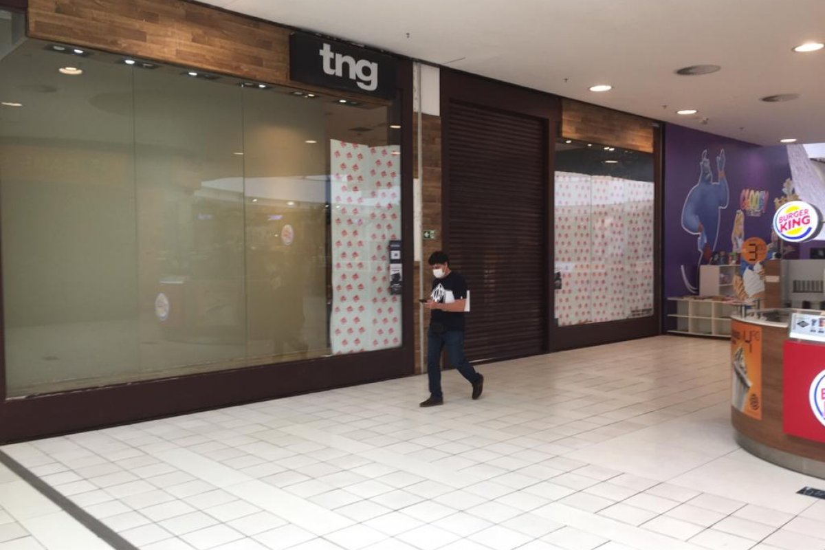 Pequenos lojistas de shoppings seguem ameaçados pela crise