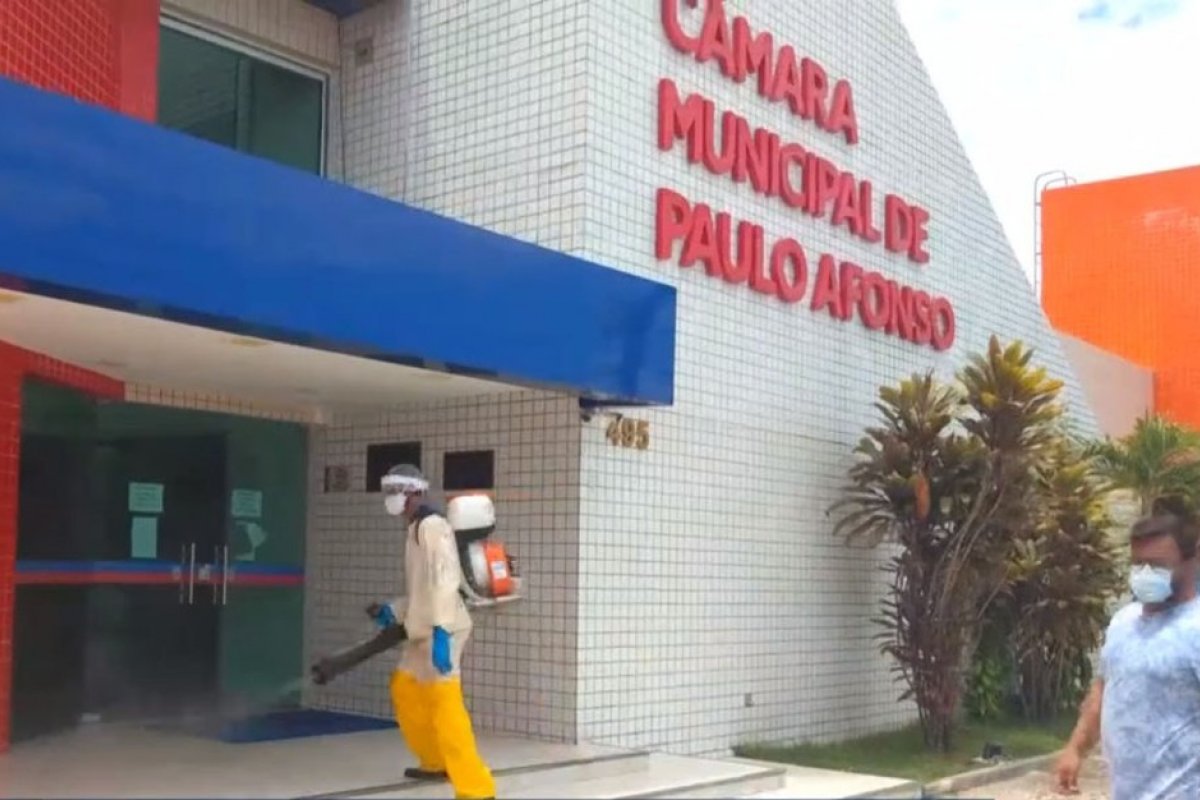 Câmara de Paulo Afonso suspende atividades após presidente e servidores testarem positivo para covid-19