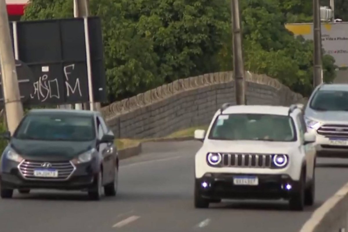 Faróis desligados geraram mais de 40 mil multas em rodovias federais que cortam a Bahia