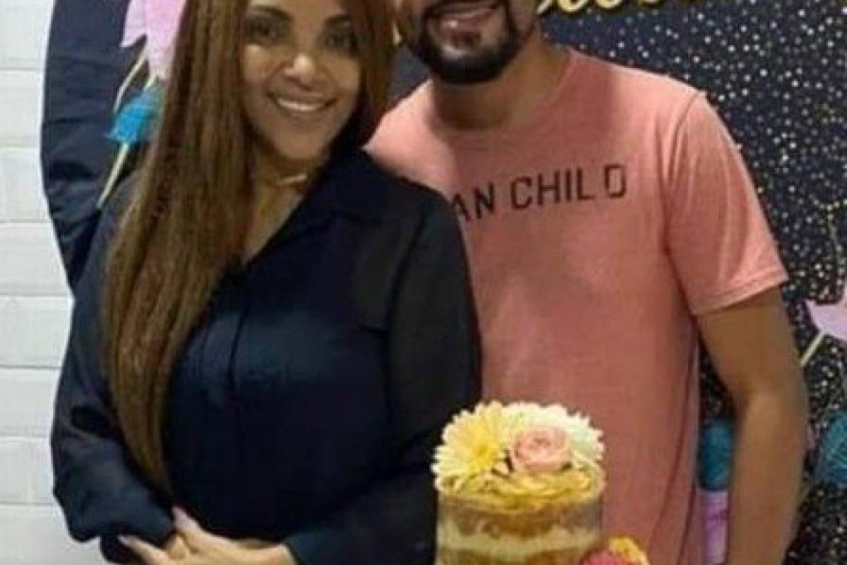 Após suspostamente mandar matar o marido, Flordelis parece ter encontrado um novo amor