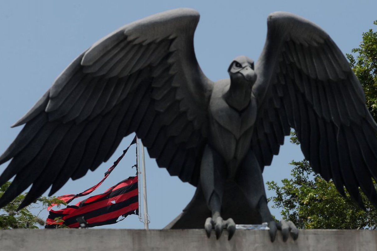 Incêndio no Ninho do Urubu completa 2 anos e grupo presta homenagem