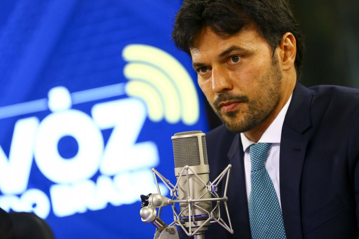 Ministro das Comunicações pede agilidade ao laboratório AstraZeneca no envio de insumos