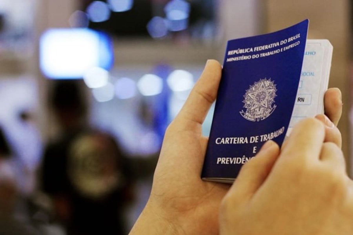 Abono salarial é pago a beneficiados do setor privado nascidos de março a junho