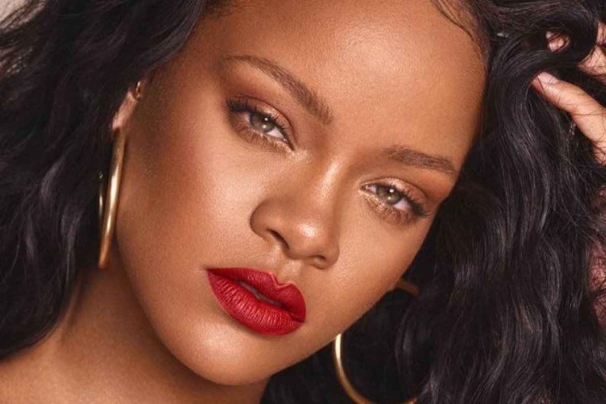 5 inspirações de maquiagem com batom vermelho