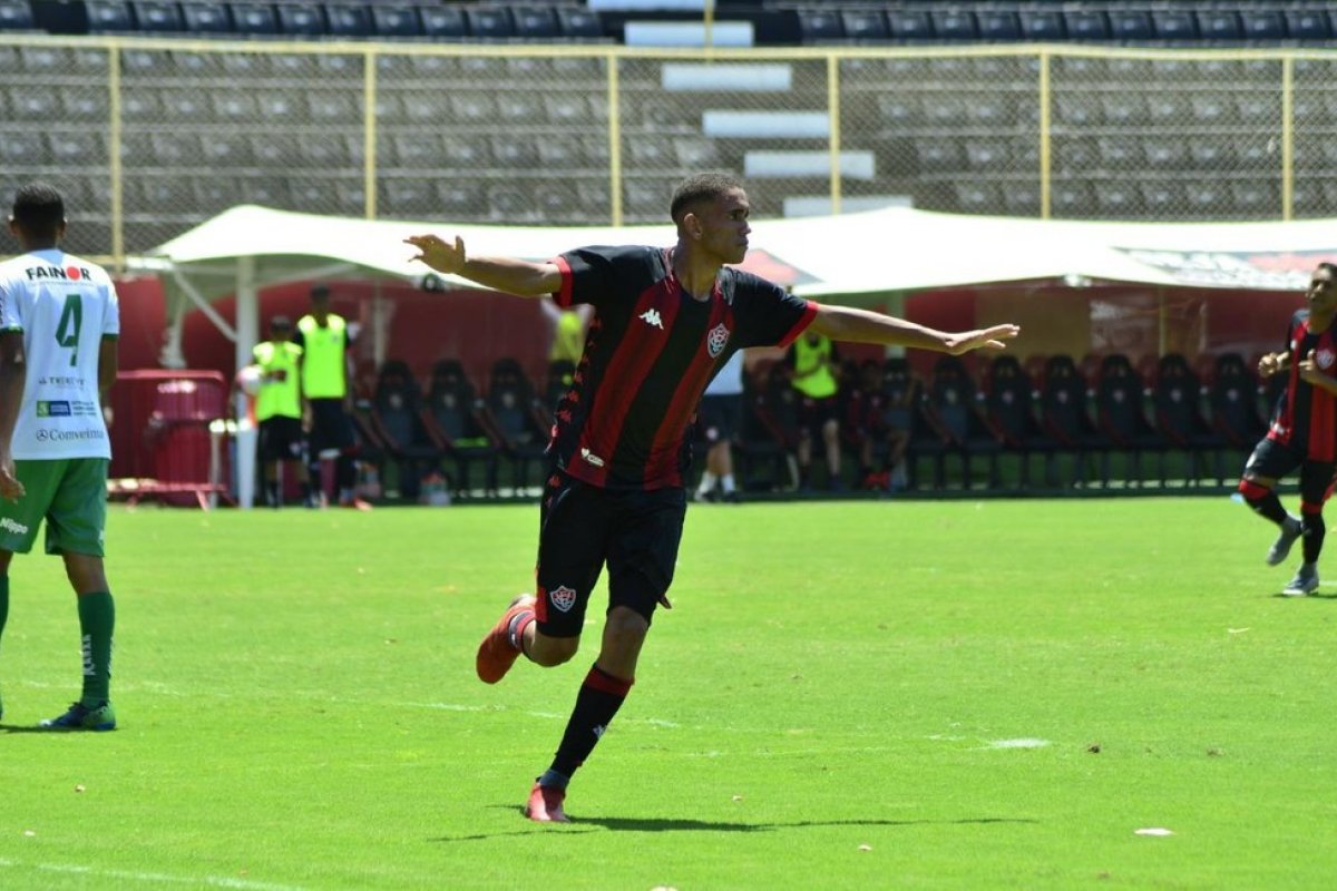 Vitória: Com 18 anos, Luan Miguel é promovido ao profissional e celebra: “Quero agarrar a oportunidade”