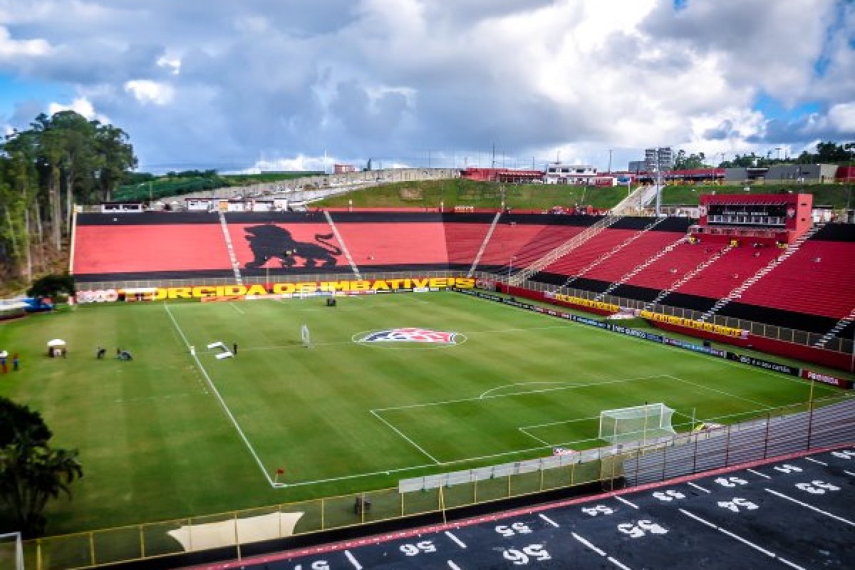 Vitória garante pagamento de dívidas para voltar a contratar