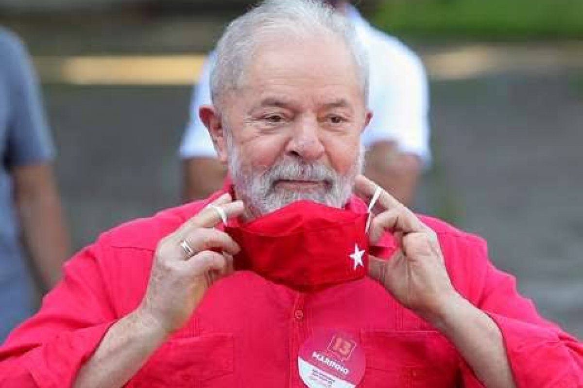 Lula recebe alta, após ser internado com infecção na corrente sanguínea