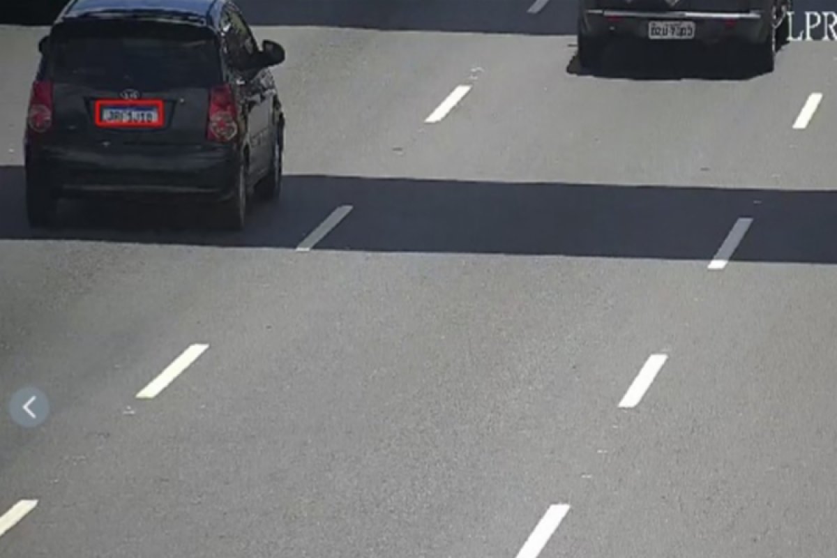 Dupla é presa com carro roubado em Salvador