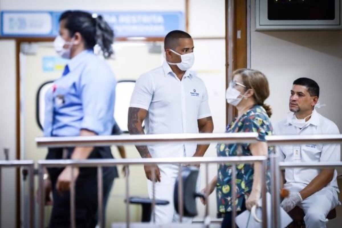 Imperial College alerta que transmissão da Covid no Brasil está sem controle