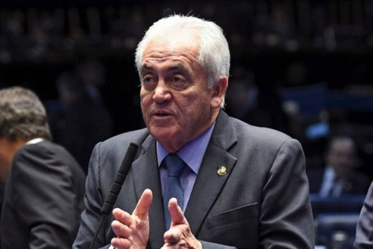 Otto Alencar sugere que Bolsonaro zere a Cide para reduzir o preço dos combustíveis