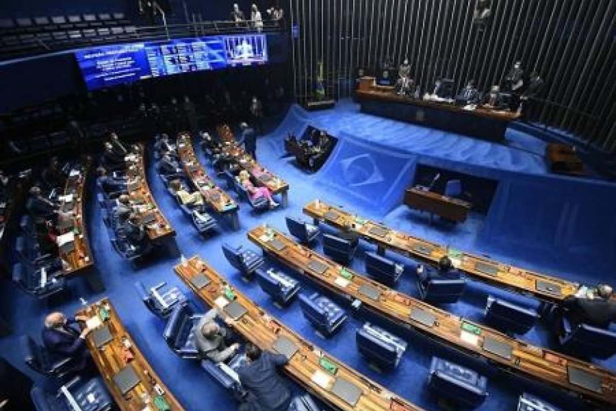 Primeira sessão hibrida do Senado desde início da pandemia tem homenagem ao senador José Maranhão