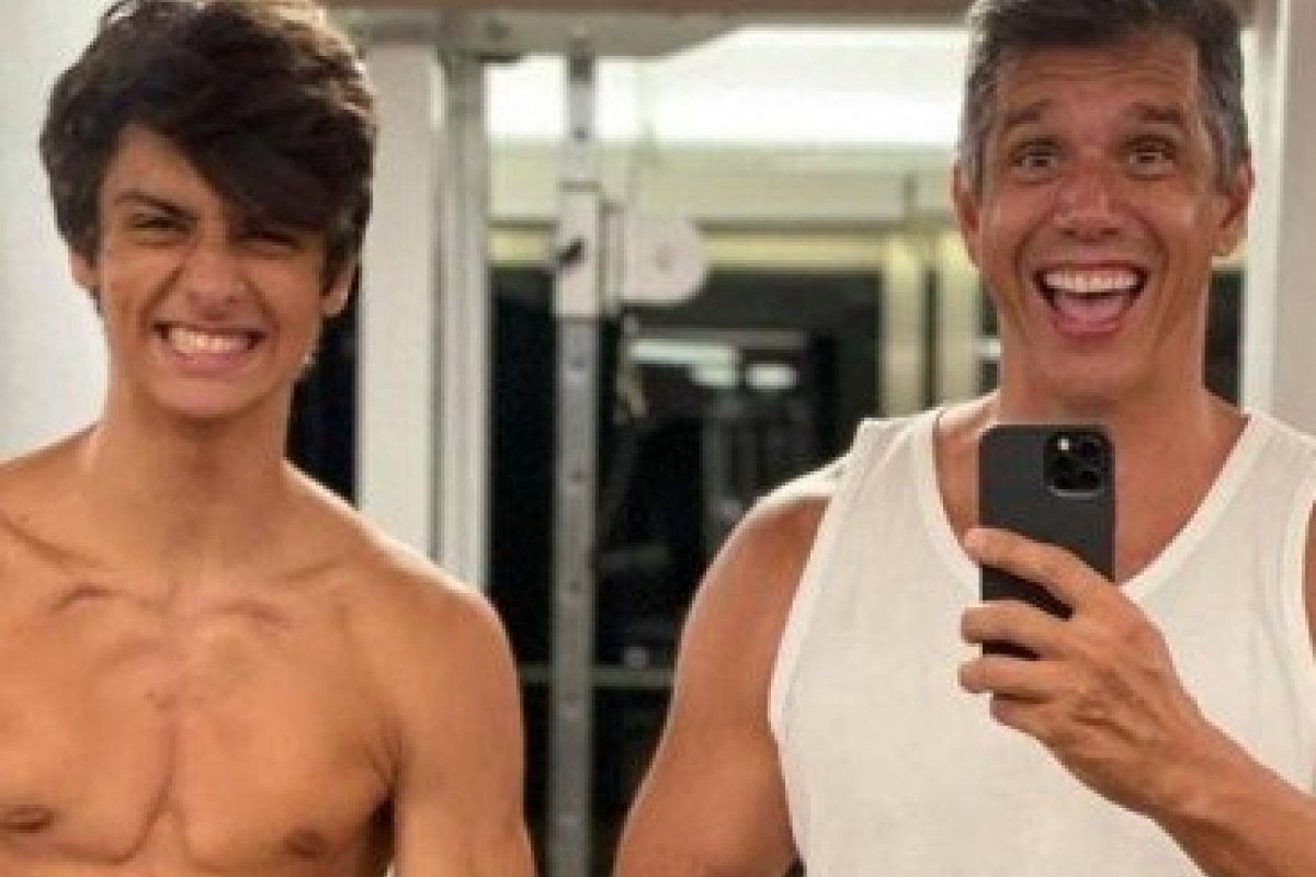 Márcio Garcia malha com o filho e web vai à loucura