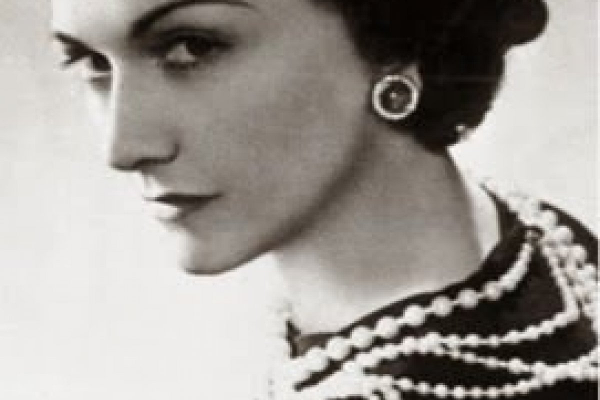 136 anos de Coco Chanel: Relembre as principais criações da estilista
