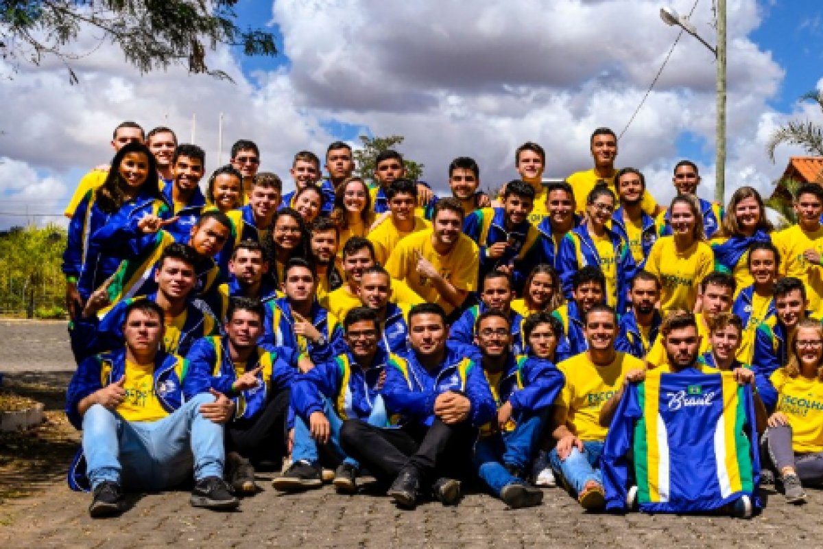Estudantes baianos viajam para Rússia e disputam a maior competição de educação do mundo