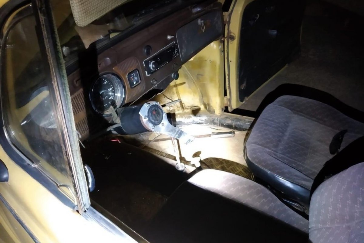 Motorista é preso após dirigir bêbado e em carro sem volante