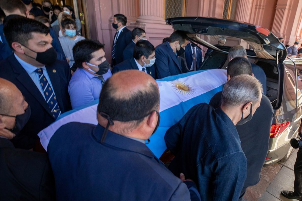 Morte de Maradona: Psicólogo e enfermeiros entram em lista de investigados