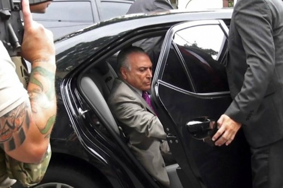 Preso na sede da PF, Temer é transferido para batalhão da Polícia Militar em São Paulo