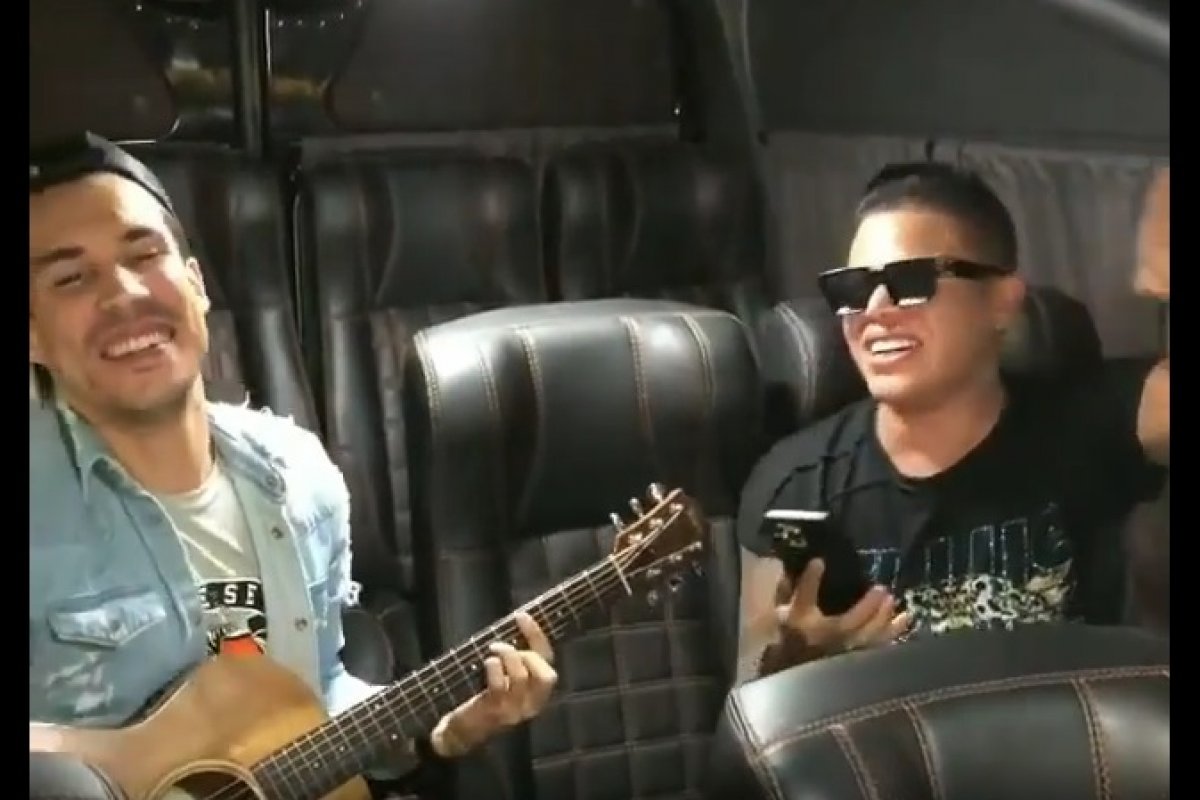 Vídeo: Tierry faz música inspirada em baiana no BBB: "Pergunte se a Lumena autorizou"