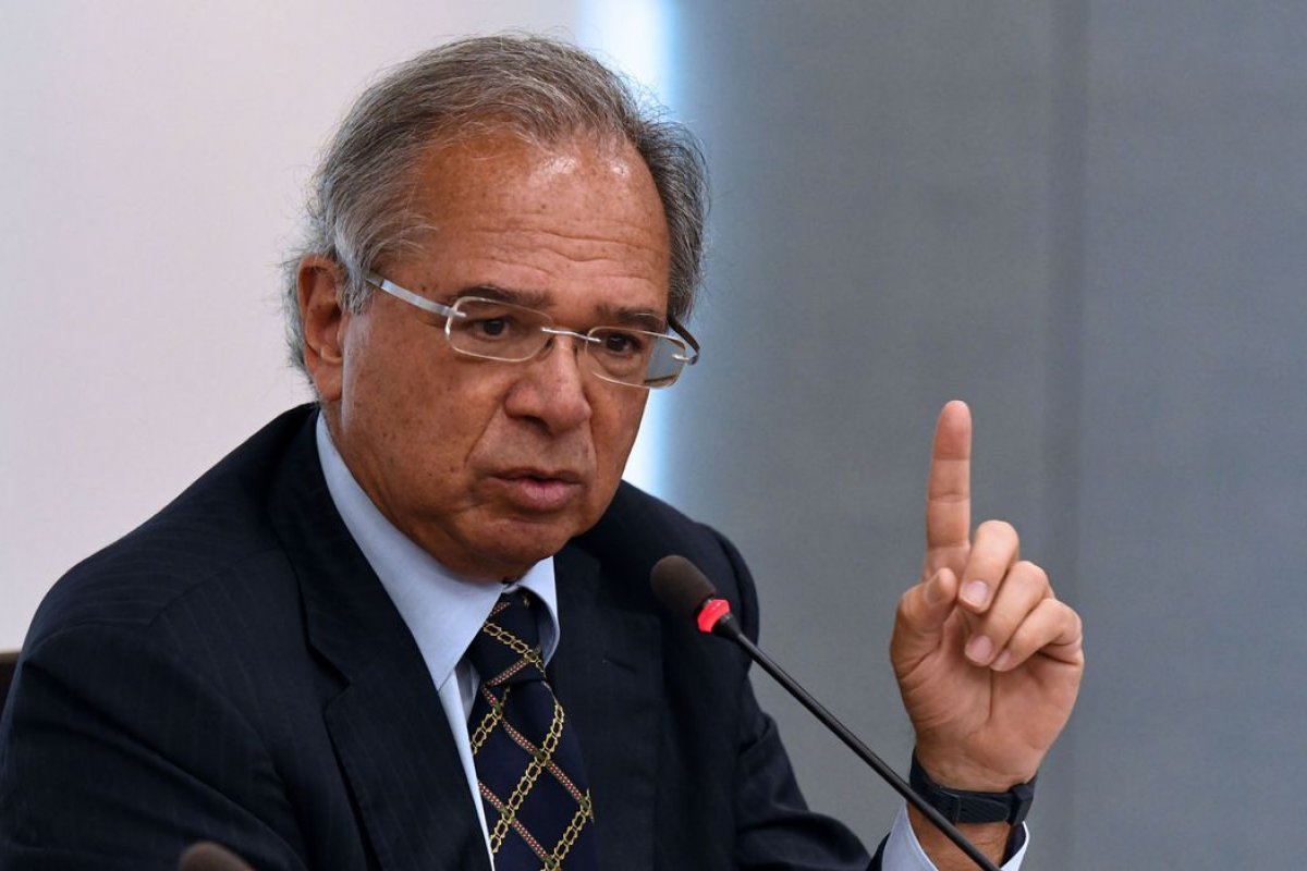 “Mas qual a contrapartida fiscal?", questiona Guedes sobre um novo auxílio emergencial