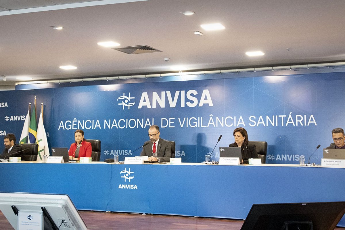 Anvisa não deve certificar vacinas se trecho de MP virar lei